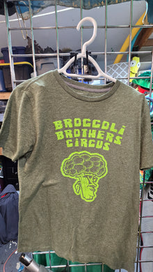 Small broccoli brothers circus shirt army green